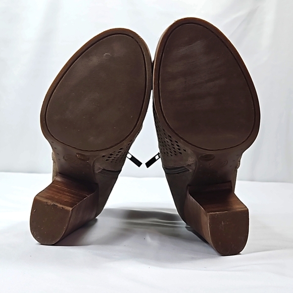 Lucky Brand Gray Suede Heeled Boots Sz 8.5 - Picture 7 of 8